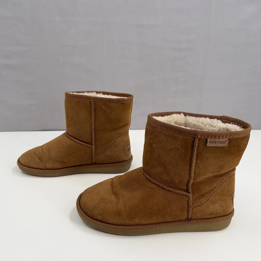 Minnetonka‎ Brown Suede Sheepskin Lined Short Ankle Boots Women's Size 8